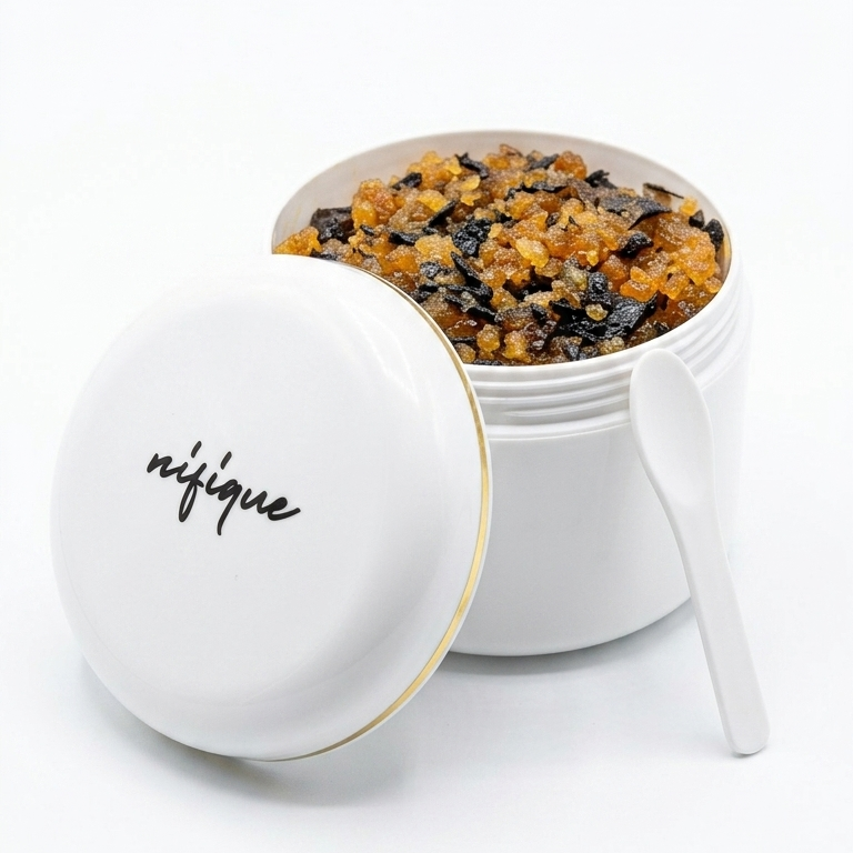White container with a lid featuring the brand 'nifique' on a white background